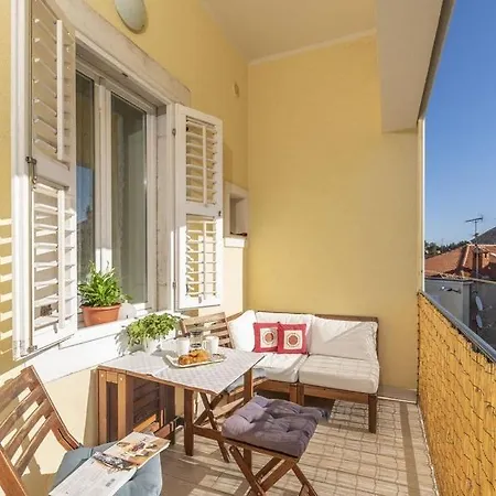 Apartment Tesla With Sea View