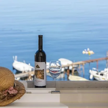 Tesla With Sea View Apartment