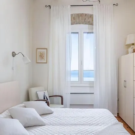 Apartment Tesla With Sea View *