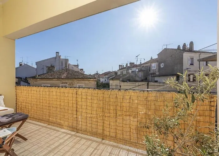 Tesla With Sea View *