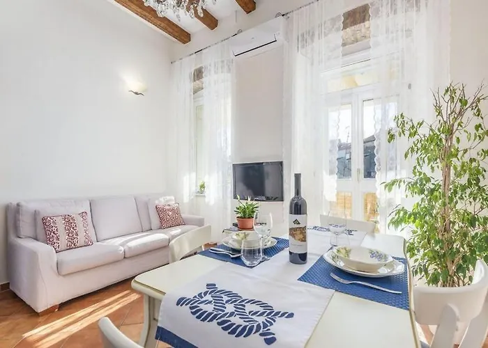 Tesla With Sea View Apartment *