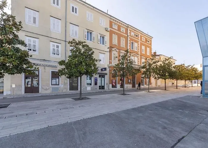 Tesla With Sea View Apartamento