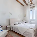 Tesla With Sea View Apartament
