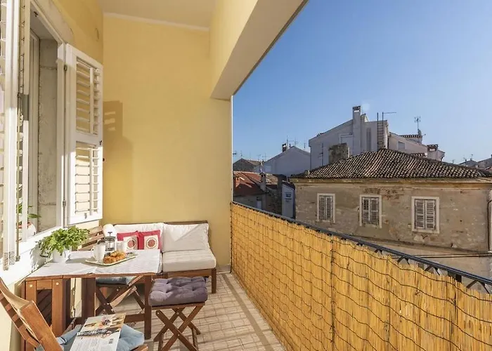 Tesla With Sea View Apartmán *